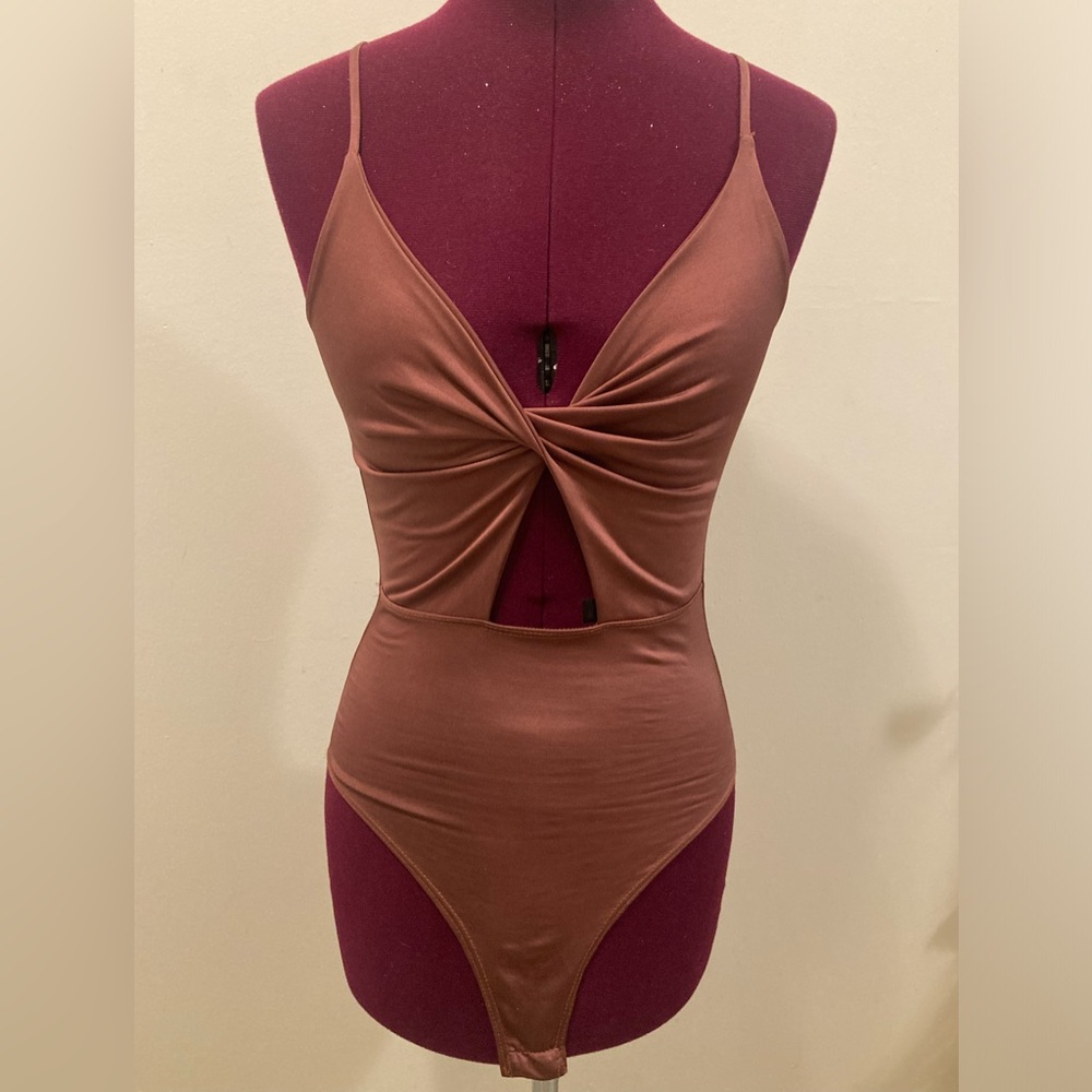Fashion Nova Rust bodysuit XS